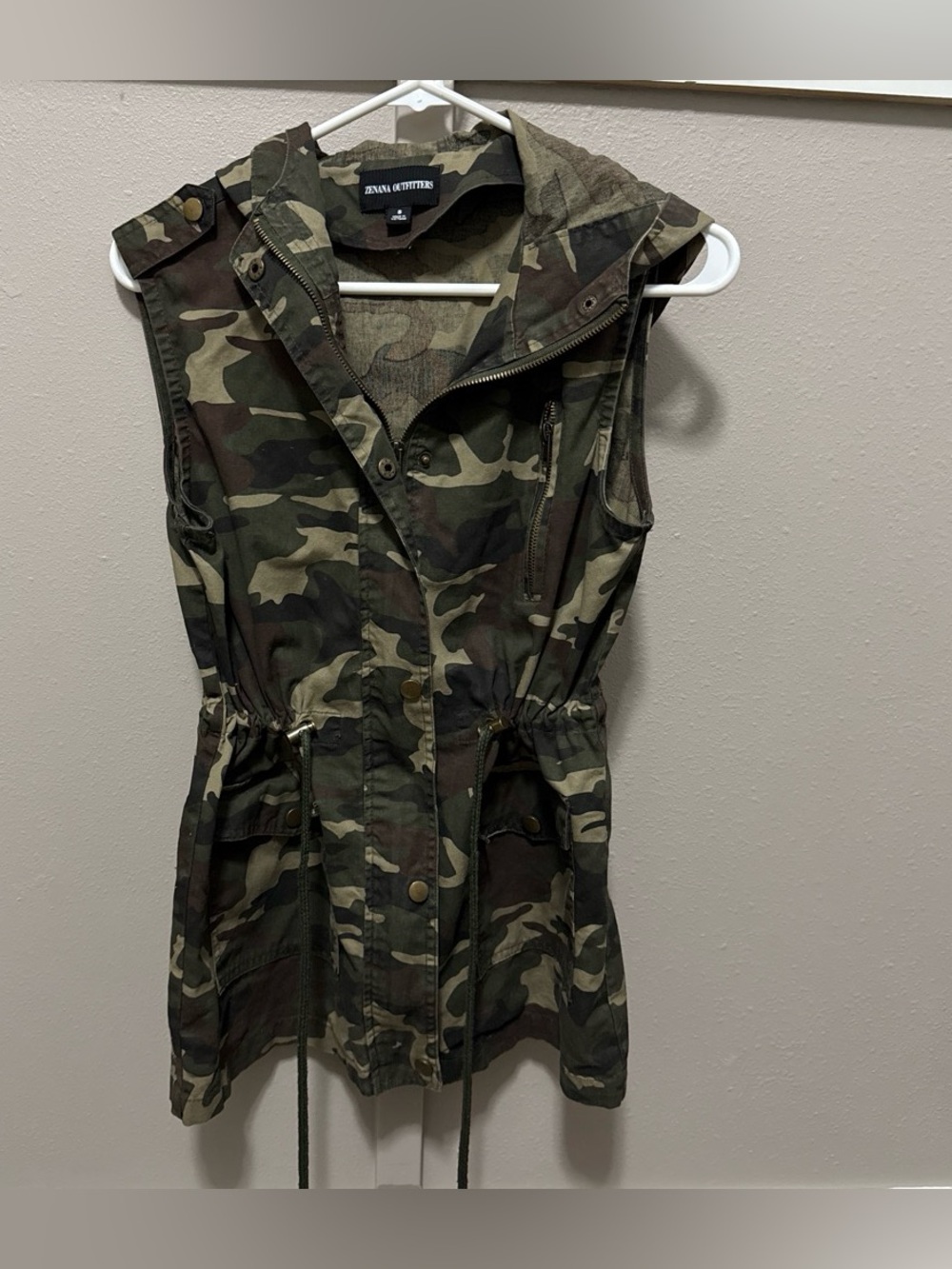 Zenana Outfitters Sleeveless Camo Utility Vest - Olive & Brown Camo